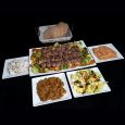 Brochettes de viande hachée + 4 salades  + Eau minérale+ pain complet